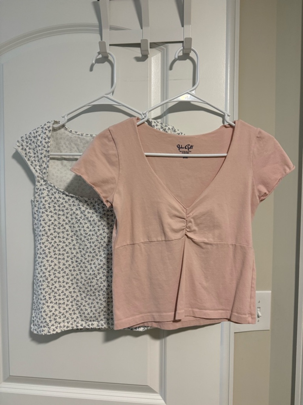 2 Tops John Galt/Brandy Pink V-Neck Front-Ruched Women’s Top O/S